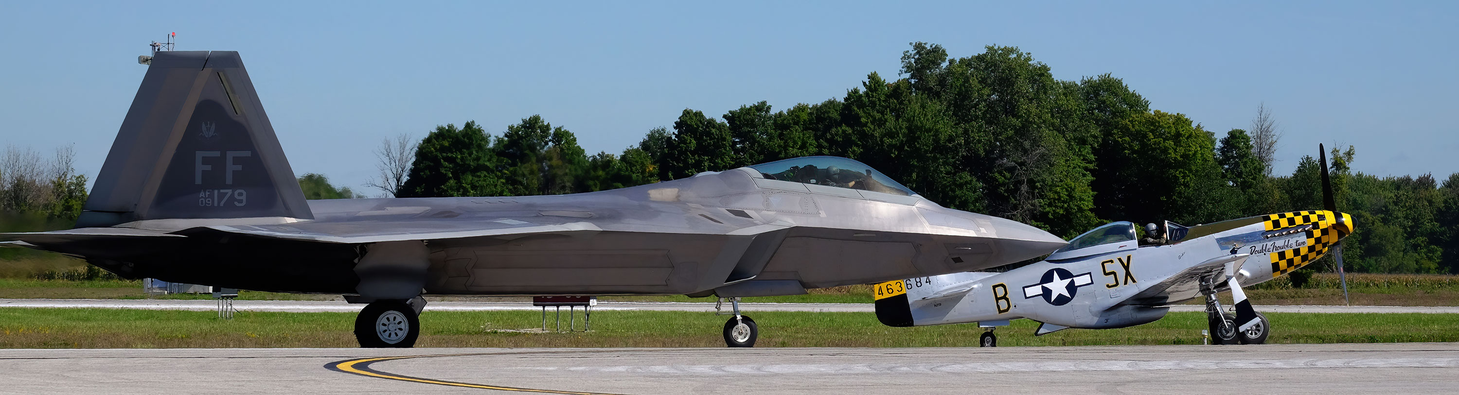 F-22 Raptor P-51 Mustang