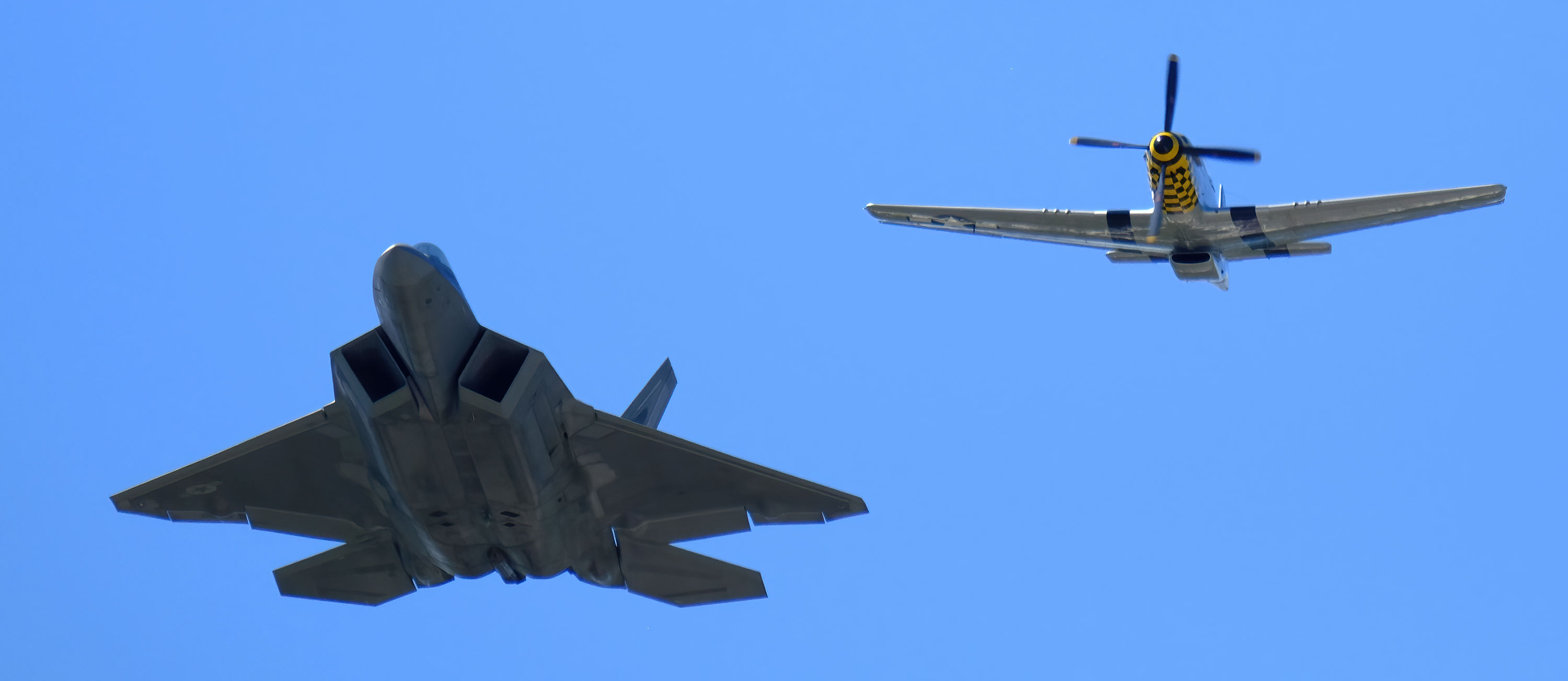 F-22 Raptor P-51 Mustang