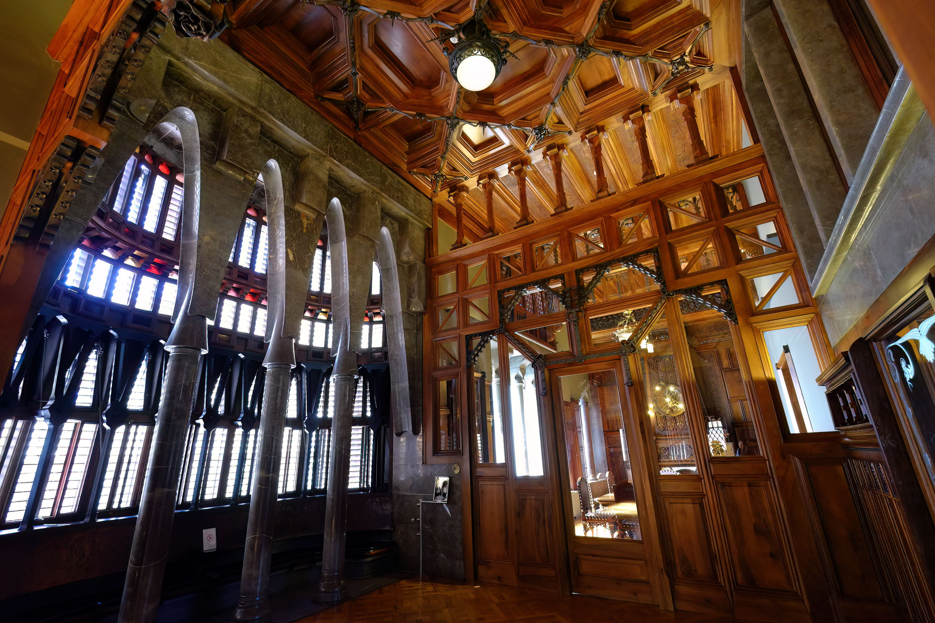 Guellpalace23